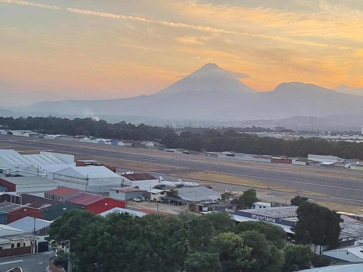 危地马拉Amazing Aircrafts Views In Front Of Airport公寓 外观 照片
