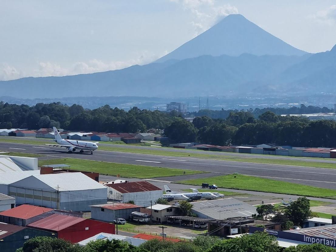 危地马拉Amazing Aircrafts Views In Front Of Airport公寓 外观 照片