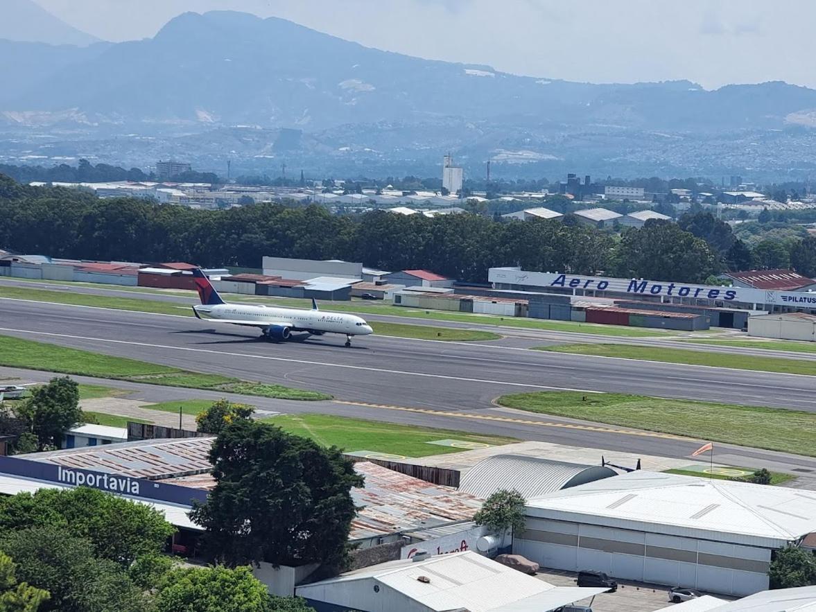 危地马拉Amazing Aircrafts Views In Front Of Airport公寓 外观 照片