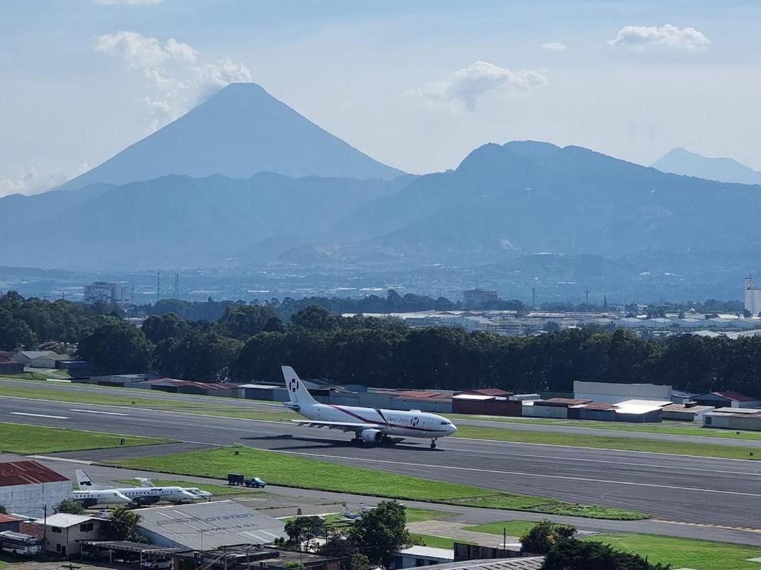 危地马拉Amazing Aircrafts Views In Front Of Airport公寓 外观 照片