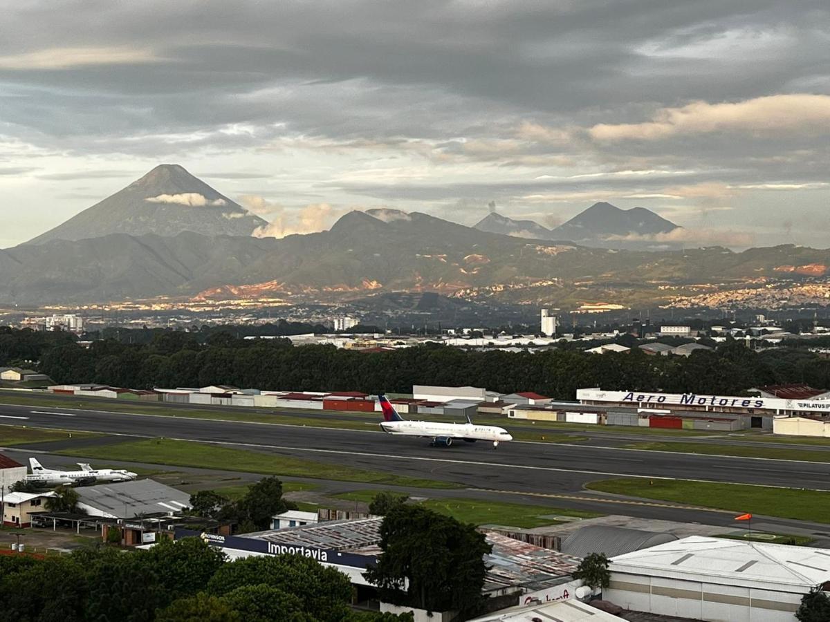 危地马拉Amazing Aircrafts Views In Front Of Airport公寓 外观 照片